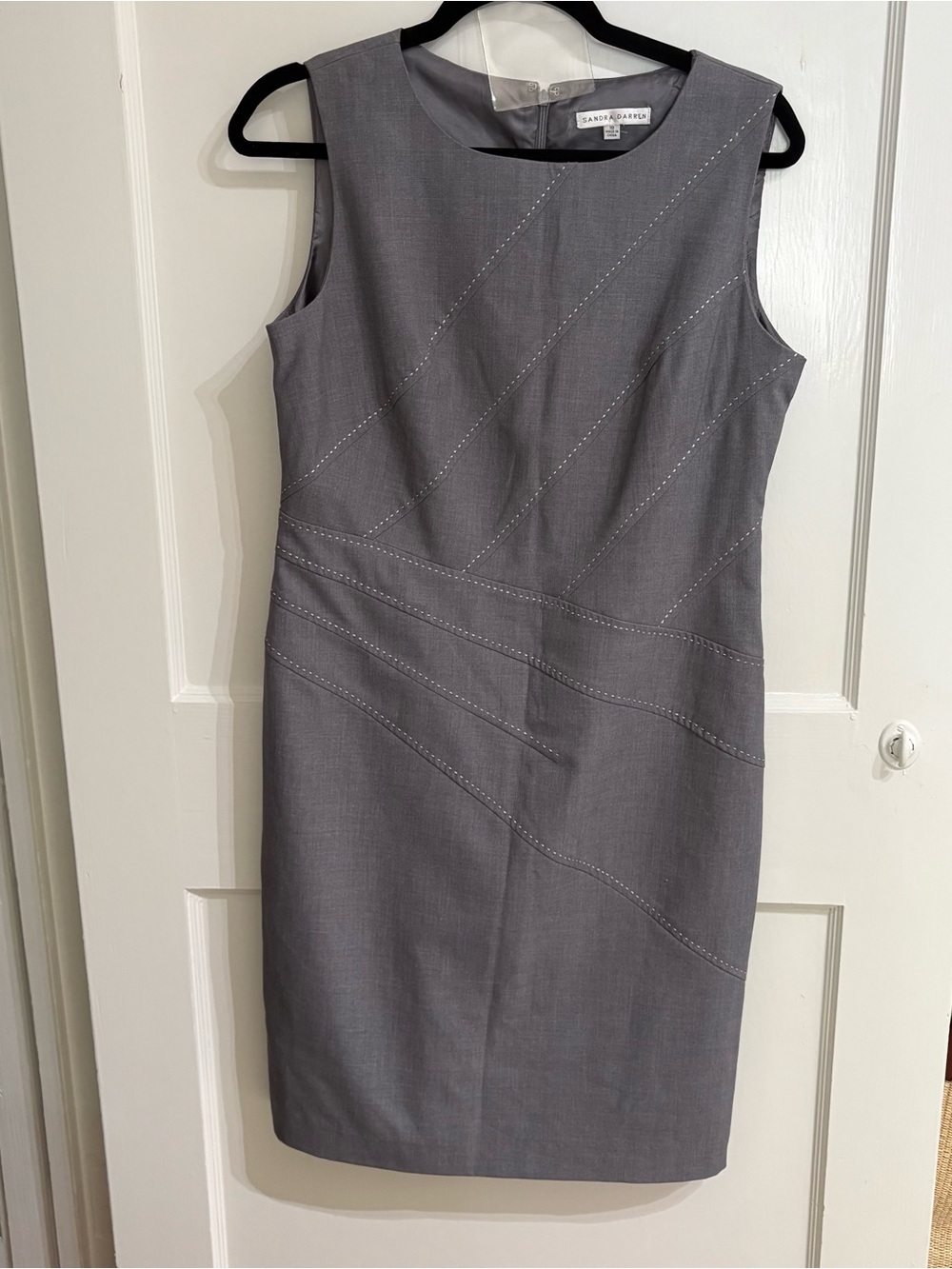 SANDRA DARREN Gray Sleeveless Sheath Dress
